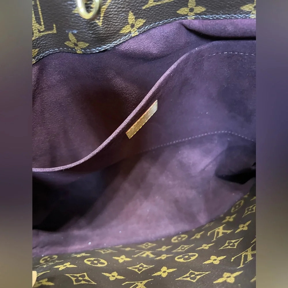 Louis Vuitton 
MONTAIGNE LEATHER HANDBAG in Excellent Condition - Picture 4 of 15